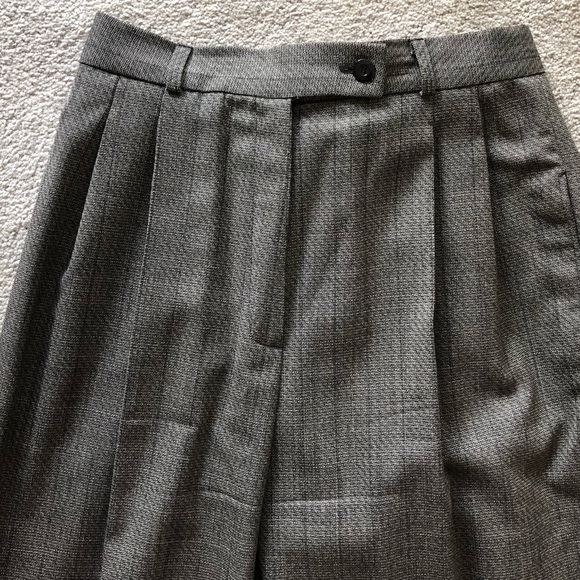 Ladies 2 piece Pant Suit - Picture 4 of 6